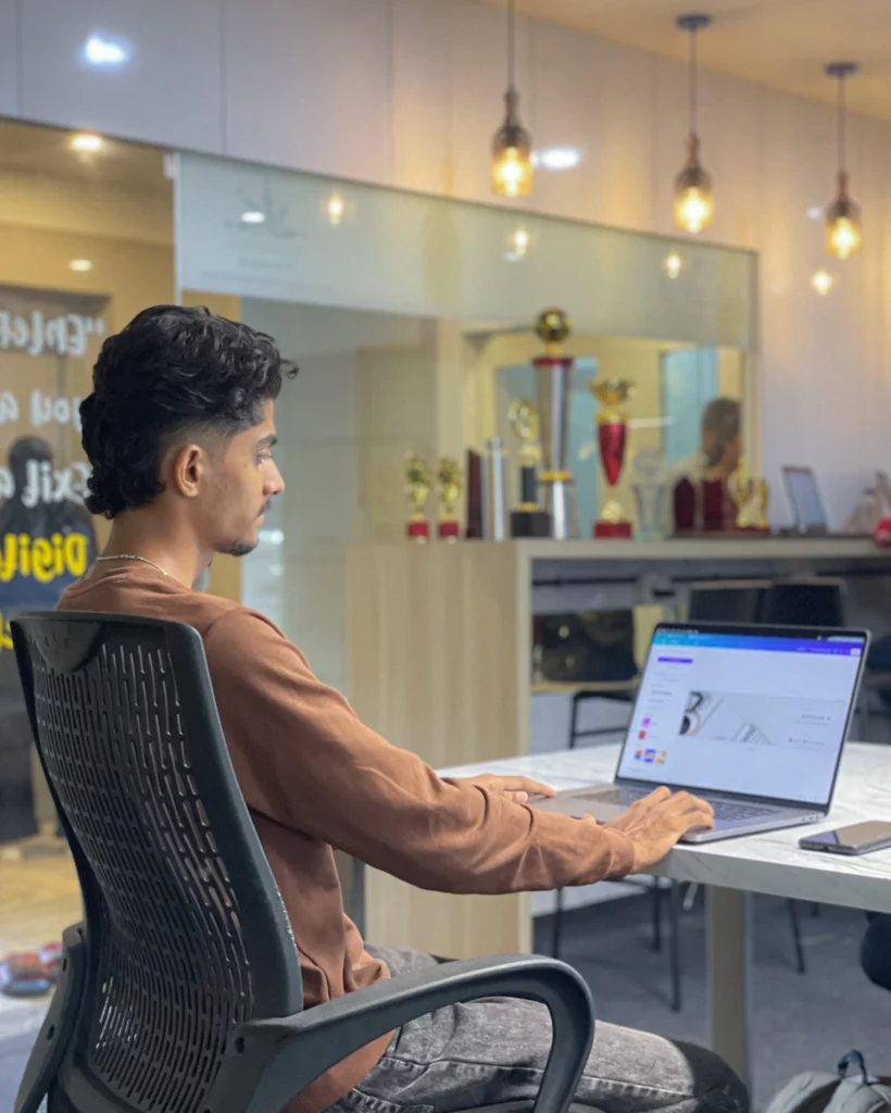 Freelance Digital Marketer in Palakkad working on digital marketing strategies for business growth
